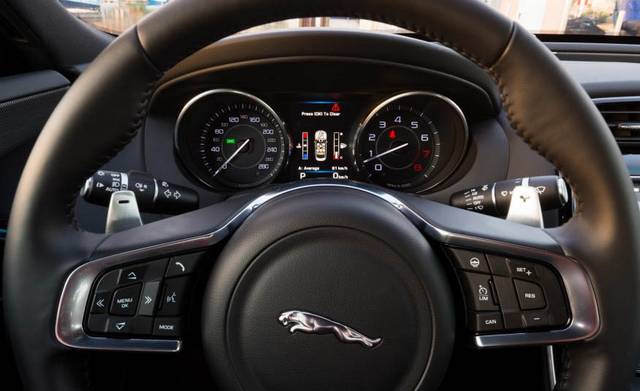 تست و بررسی جگوار XE S 