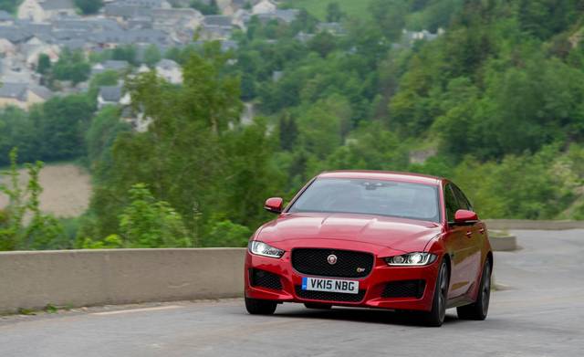  تست و بررسی جگوار XE S 