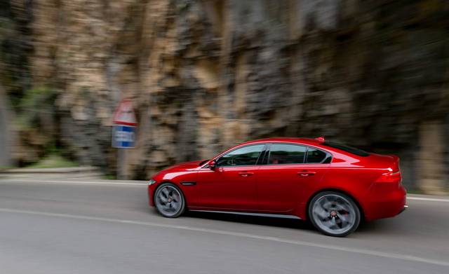  تست و بررسی جگوار XE S 