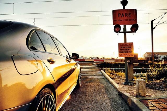  رقابت و مقایسه بی ام و M3 و مرسدس C63 AMG 