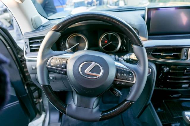  معرفی 5 ویژگی مهم لکسس LX570 