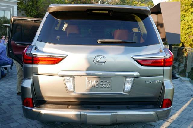  معرفی 5 ویژگی مهم لکسس LX570 