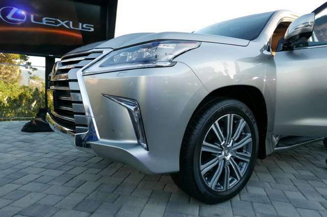  معرفی 5 ویژگی مهم لکسس LX570 